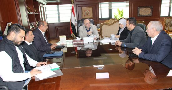 محافظ بنى سويف يستجيب لمطلب مواطن بإزاحة كابلات كهرباء عن منزله