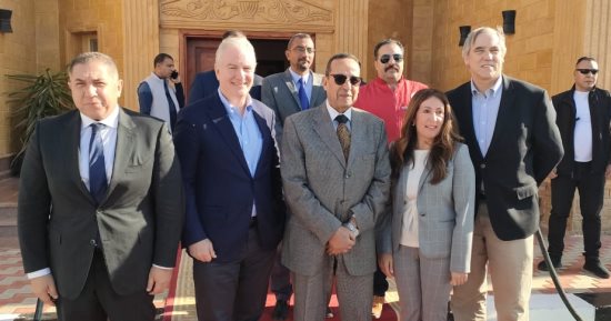  وفد من الكونجرس الأمريكي يصل العريش ويتابع جهود مصر فى نقل المساعدات لغزة