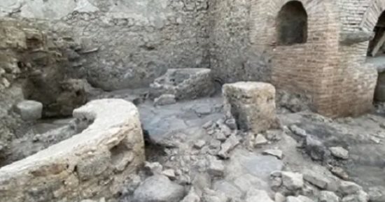 فتح موقع أثرى لمخبز يعود إلى حضارة بومبى للجمهور فى إيطاليا