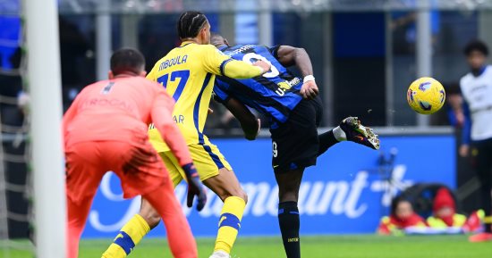 إنتر يخطف فوزًا قاتًلا من فيرونا 2-1 ويبتعد بصدارة الدورى الإيطالي.. فيديو