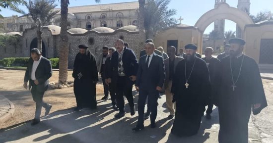 سكرتير محافظة الجيزة يزور مطرانية أطفيح للتهنئة بعيد الميلاد المجيد