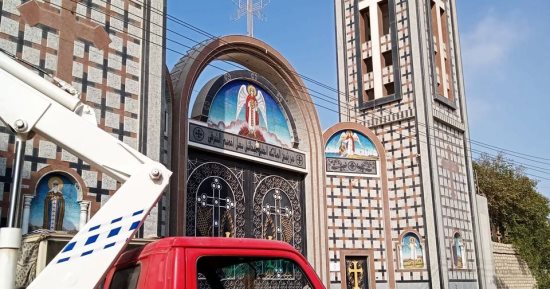 محافظ سوهاج يعلن رفع درجة الاستعداد ويوجه بتكثيف حملات النظافة بمحيط الكنائس