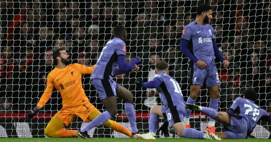 ليفربول ضيفا على فولهام بحثا عن التأهل لنهائى كأس الرابطة الإنجليزية