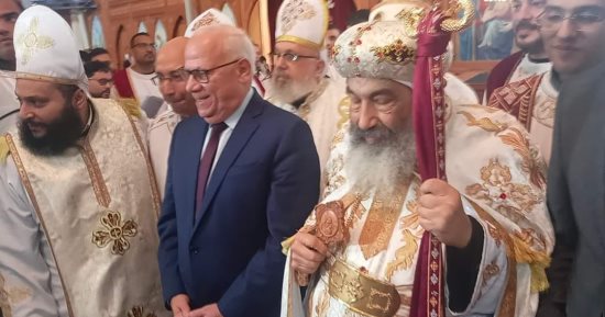 محافظ بورسعيد يهنئ الأخوة الأقباط بعيد الميلاد مشيدا بالوحدة الوطنية