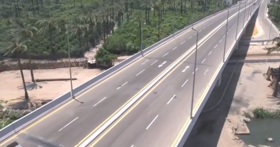 وزارة النقل تنشئ كبارى أعلى المزلقانات لحل أزمات المرور.. فيديو