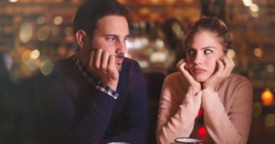 علامات الاهتمام غير الصحي في العلاقات العاطفية.. حب تملك 