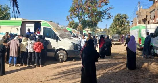 الكشف على 1500 حالة خلال القوافل الطبية بإدفو ضمن "حياة كريمة"