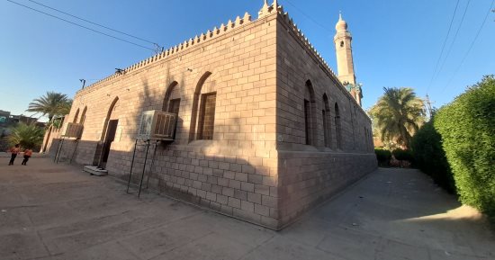 صرح عمره 64 سنة.. تعرف على مسجد السد العالى فى أسوان.. صور