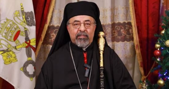 البطريرك الأنبا إبراهيم إسحق يهنئ الأب مخول فرحا بانتخابه مطرانًا على إيبارشية بعلبك للروم الكاثوليك بلبنان