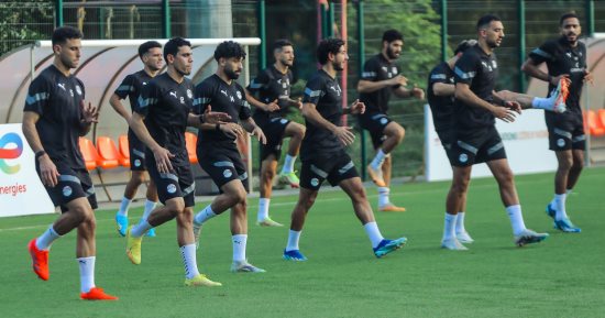 بسبب لوائح كاف ..منتخب مصر ممنوع من خوض التدريبات على ملعب مبارياته