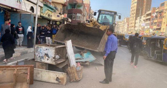 محافظة القاهرة تزيل الإشغالات بمحيط مستشفى المطرية وشارع الحرية.. صور