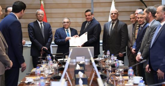 وزير التنمية المحلية يتسلم شهادة الأيزو العالمية لمركز سقارة للتدريب