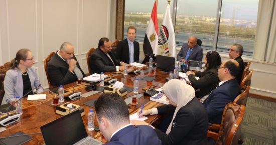 وزير قطاع الأعمال العام يبحث مع وفد البنك الدولى سبل التعاون المشترك