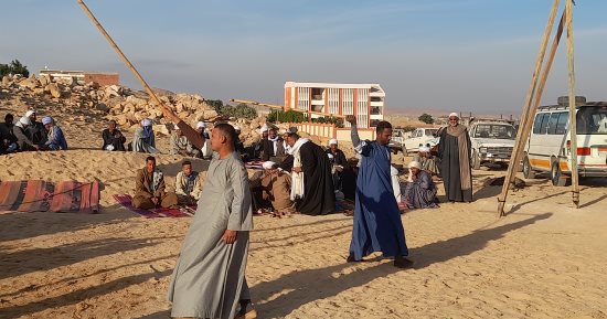"التحطيب" لعب وتحدى وفن لأبناء الكوبانية بأسوان في ليالى المرماح.. لايف وصور