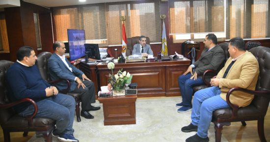 محافظ الغربية يعقد اجتماعا لمناقشة مشروعات الرصف والتطوير بمدينة طنطا