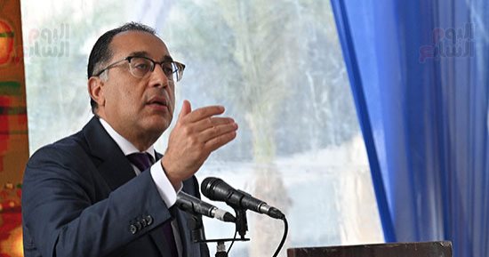رئيس الوزراء يتفقد مكتبة مصر العامة بأسوان ويشهد عدداً من الأنشطة الفنية