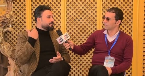 العراقى مصطفى البديرى يجمع ما بين الفن والأدب وكرة القدم ومسرحيات بالملاعب