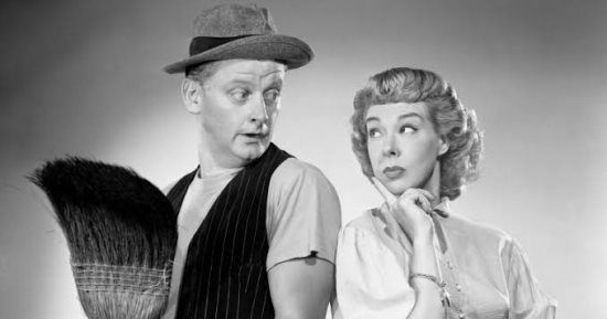 وفاة جويس راندولف آخر أبطال مسلسل The Honeymooners عن عمر 99 عاما