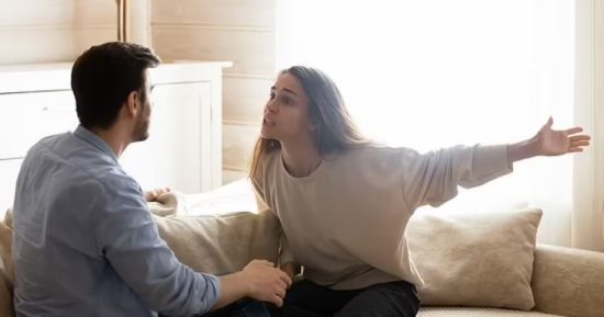 «زميلة العمل» فى قفص الاتهام.. عندما يسرق «المكتب» دفء البيوت وينتهى بها فى محكمة الأسرة.. قصص زوجات هجرن بيوتهن بسبب «شريكة عمل» أصبحت ضرة.. أسرار تحول اجتماعات العمل إلى معارك زوجية انتهت بكلمة «خلع»