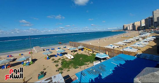نوة الفيضة الكبرى تودع الإسكندرية وشمس الشتاء تغزل خيوطها على كورنيش عروس البحر