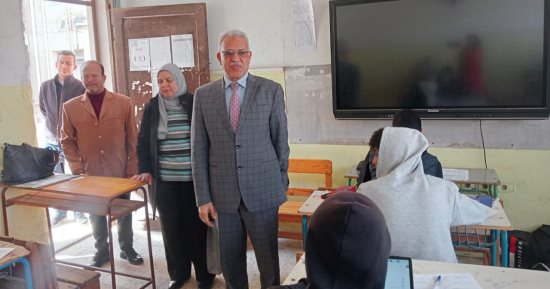 مدير تعليم القاهرة يتفقد لجان امتحانات الصف الثاني الثانوي