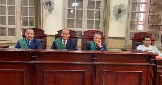 الحبس سنة لـ4 متهمين بالشروع في سرقة طالب بالمعصرة