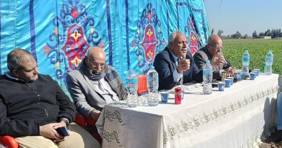 وكيل "زراعة الغربية" يشهد قافلة إرشادية لمزارعى القمح والبطاطس بكفر الزيات