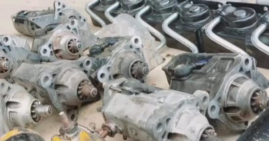 جمارك السلوم تضبط محاولة تهريب كمية من الأدوية وقطع غيار السيارات 