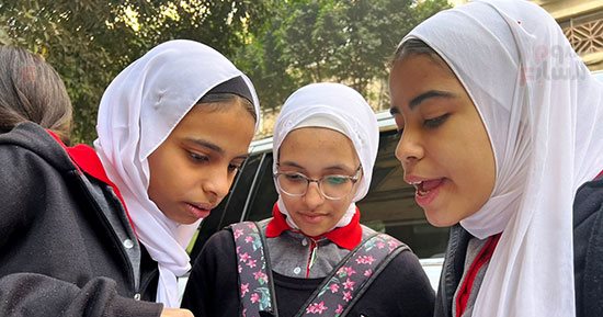 توافد طالبات الإعدادية فى الجيزة على لجان امتحان اللغة العربية