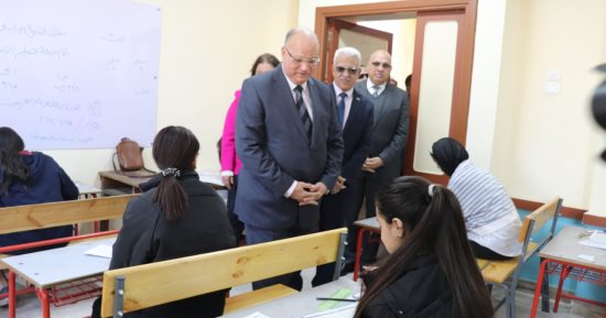 محافظ القاهرة يتفقد امتحانات الفصل الدراسى الأول للشهادة الإعدادية