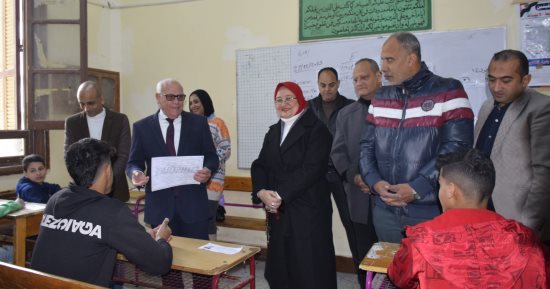 محافظ بورسعيد: امتحان الإعدادية من الكتاب المدرسى.. لايف