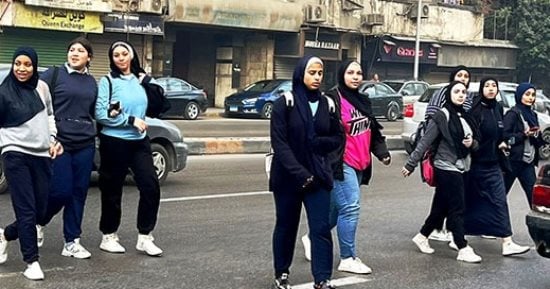 طلاب الصف الثانى الثانوى بالجيزة يؤدون امتحانى الفيزياء والتاريخ للترم الأول.. صور