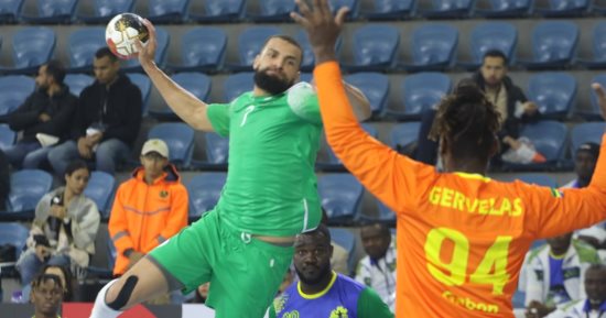 الجزائر تقص شريط أمم أفريقيا لليد بالفوز على الجابون