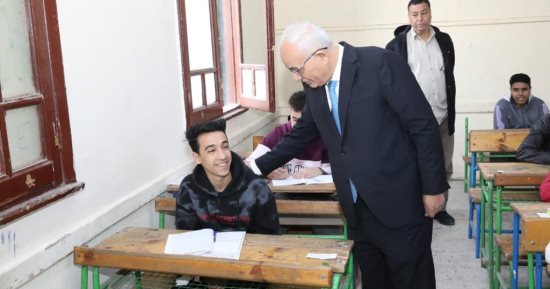 وزير التعليم يتفقد امتحانات الفصل الدراسى الأول للإعدادية بالجيزة.. صور 