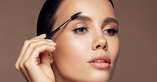 وصفات طبيعية لتكثيف الحواجب.. مش هتحتاجى لمايكروبليدنج