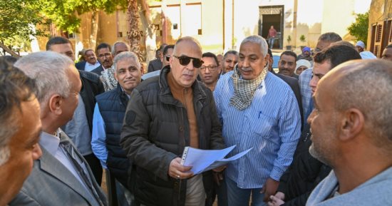 وزير الرى: اتخاذ الإجراءات اللازمة للتعامل مع المخالفات الإدارية فى إسنا