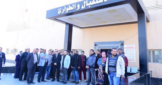 رئيس جامعة سوهاج يتابع سير عمل اليوم الأول باستقبال طوارئ المستشفى الجديد