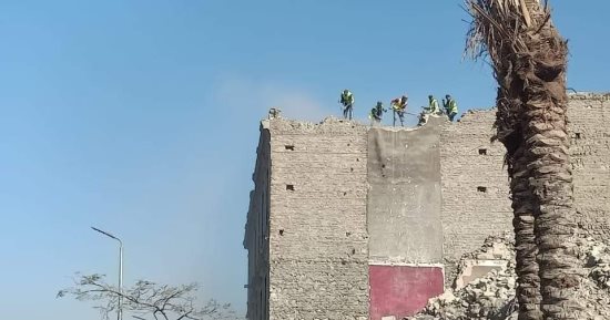 إزالة عقار بمحيط القلعة بالقاهرة ضمن أعمال التطوير