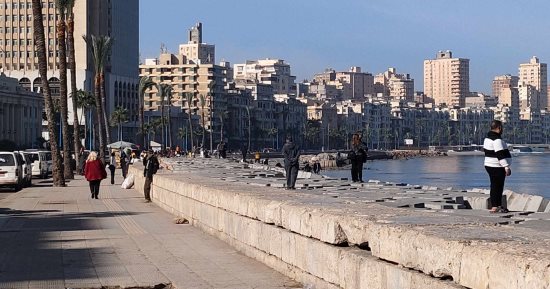 طقس مشمس على الإسكندرية بعد ارتفاع درجات الحرارة وانتهاء التقلبات.. فيديو