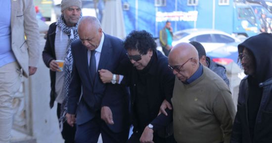 محمود سعد وعمرو الخياط يحضران جنازة شقيقة محمد منير