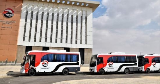 وزارة النقل توفر أتوبيسات للربط مع محطات القطار الخفيف وأماكن انتظار للسيارت