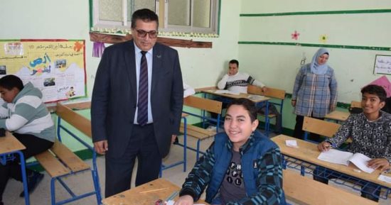 وكيل "تعليم جنوب سيناء" يتابع عددا من لجان امتحانات الشهادة الإعدادية