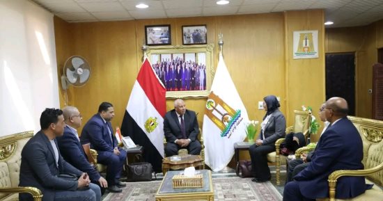 محافظ الوادي الجديد يبحث الاستفادة من النانوتكنولوجى في مجال الزراعة 