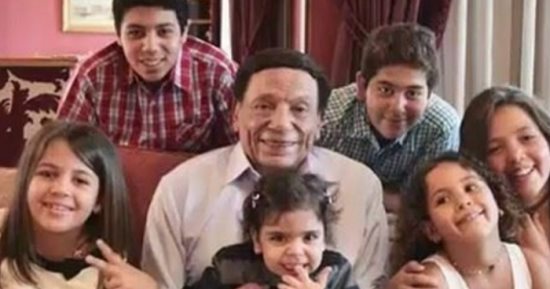 عادل إمام وأحفاده.. عددهم 8 أكبرهم على اسم جده وأصغرهم ابنة محمد إمام