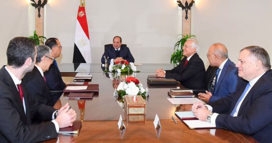 الرئيس السيسى يؤكد حرص مصر على القيام بدور رئيسى فى التحول للطاقة النظيفة