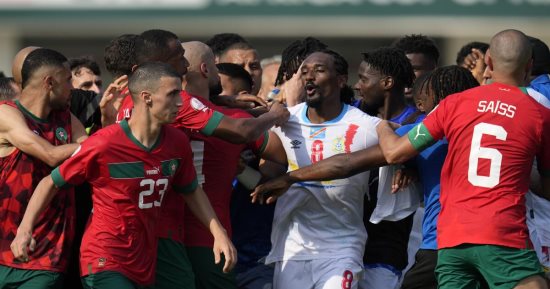 كاف يفتح تحقيقا فى اشتباكات لاعبي المغرب والكونغو بأمم أفريقيا