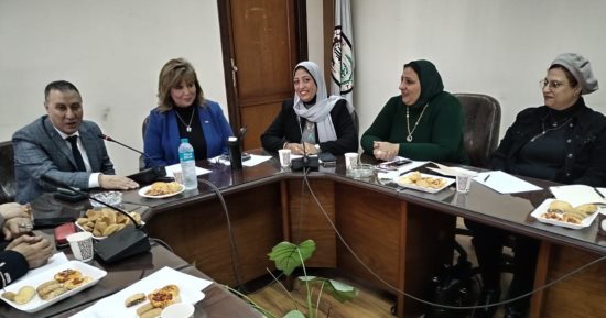 سكرتارية المرأة باتحاد العمال تعقد ورشة عمل لبحث حق الأم والطفل بقانون العمل