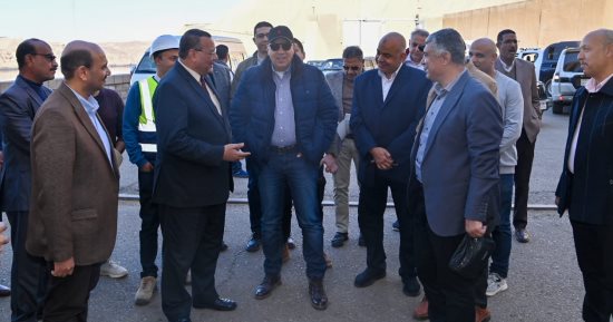 ‫وزير الرى يلتقى مهندسي هيئة السد العالى فى أسوان