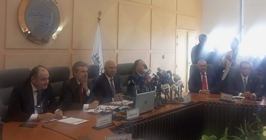 وزارة النقل تبدأ فعاليات توقيع اتفاقية مع إيطاليا لنقل البضائع بسيارات الشحن