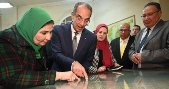 وزيرا الاتصالات والتضامن يبحثان التعاون فى رقمنة مقتنيات الجمعية الجغرافية 